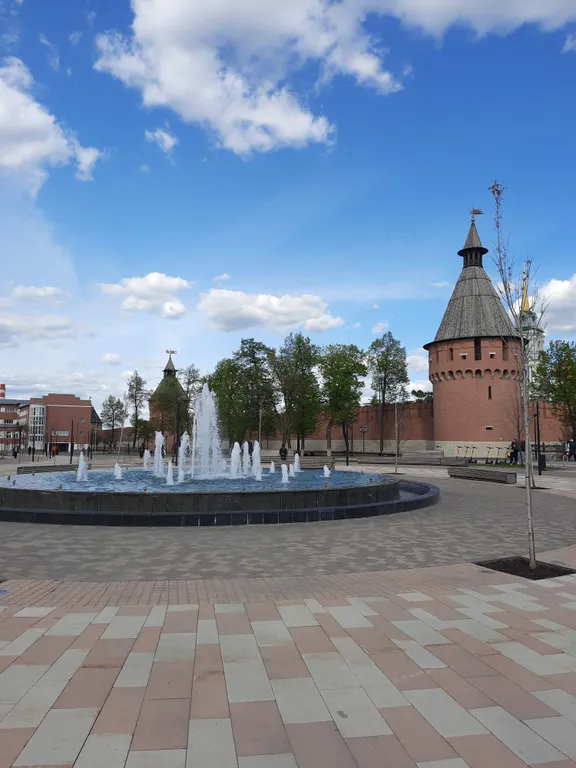 Студия через мост от Кремля