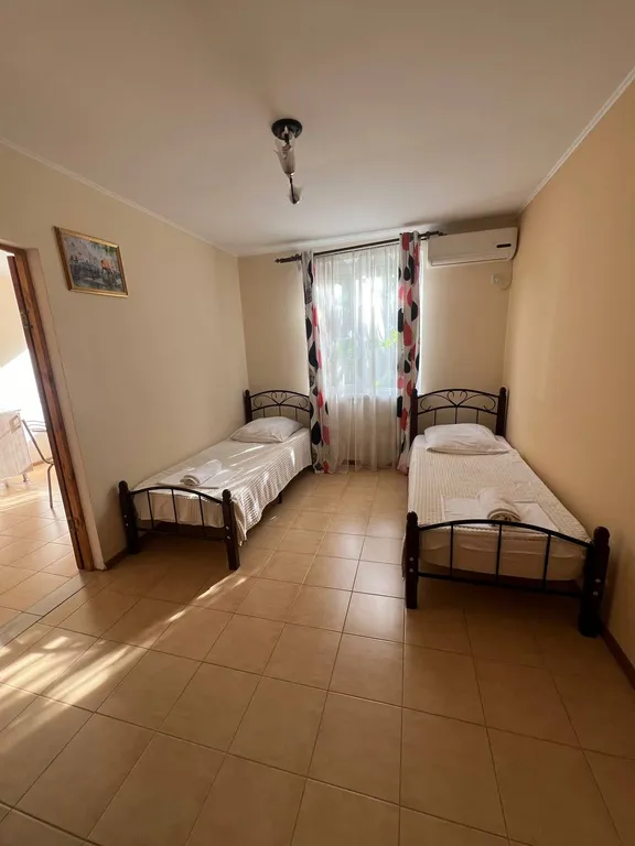 Двухкомнатные апартаменты с кухней, балконом и видом на горы