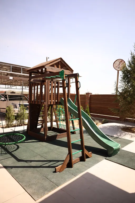 Вилла с бассейном на берегу реки в 30 минутах от центра города