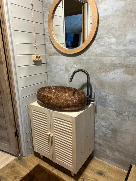 Коттедж в окружении реки,гор и леса