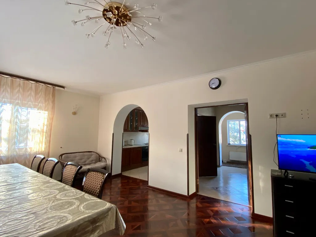 Дом с баней и бассейном