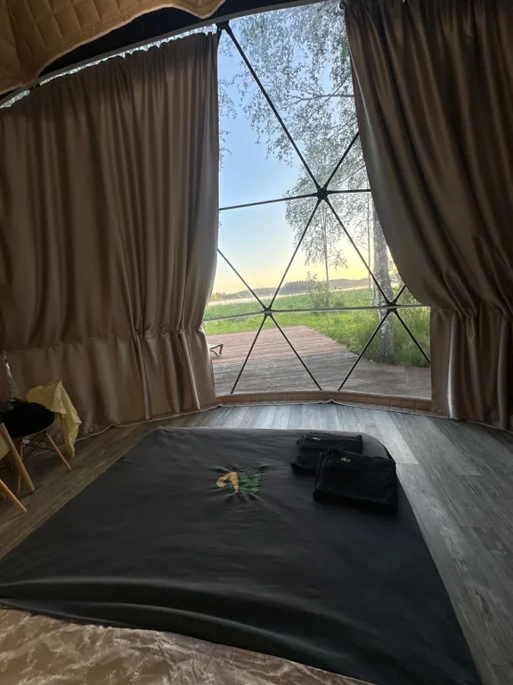 Купол 1 с видом на Ладожское озеро