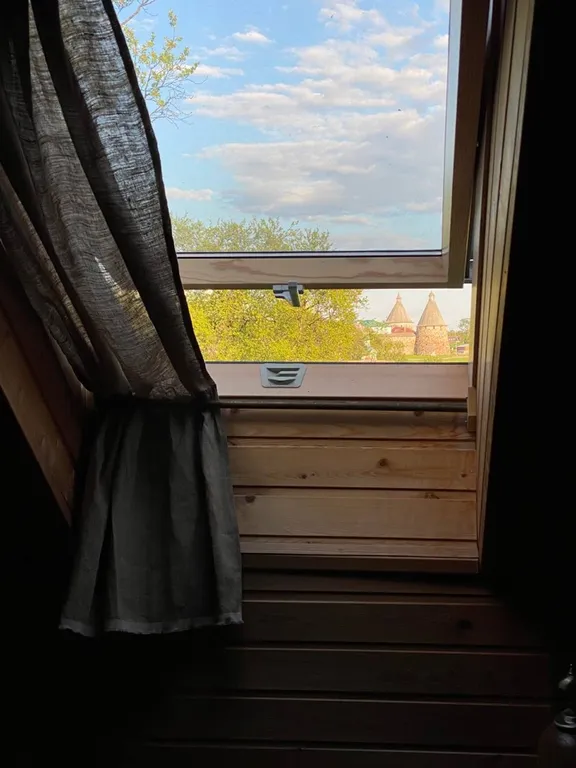 Мансардный этаж частного дома с видами на монастырь и море