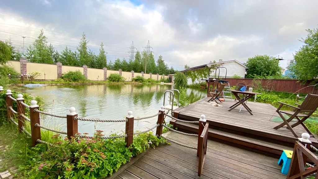 Дом с роскошным бассейном и 2 видами бань