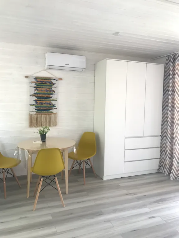 Дом возле озера с 2 террасами и отдельной спальней