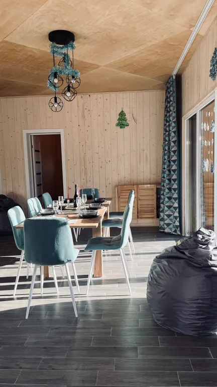 Вилла на берегу реки