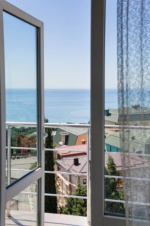 Стильная квартира-студия с  красивым видом на море в Мисхоре