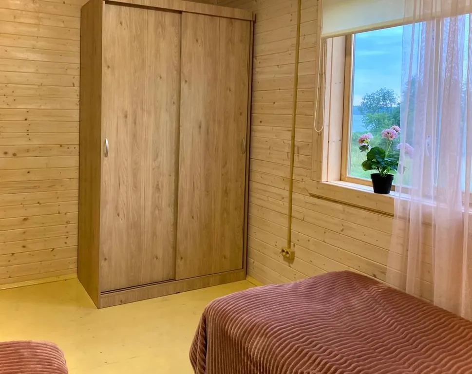 Уютный дом на берегу озера "Прозрачный берег №2"