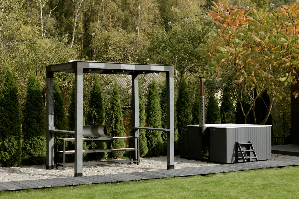 Дом с баней и купелью около Минского моря