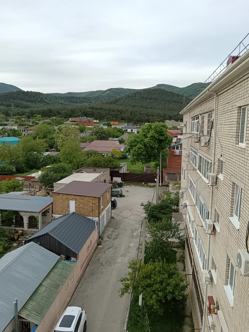 Вид на горы с кухонного балкона