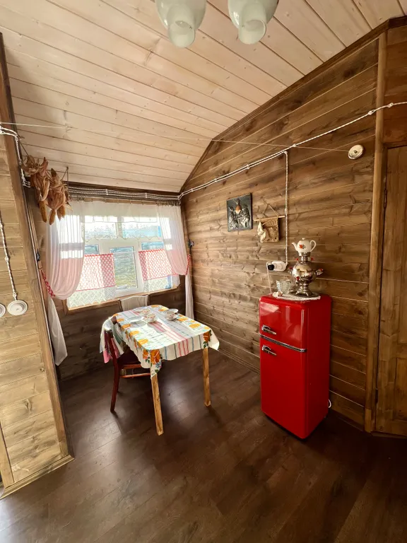 Дом в горах у реки