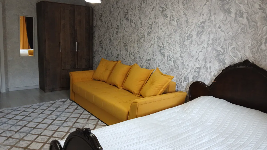 "Квартира в центре города с видом на горы"