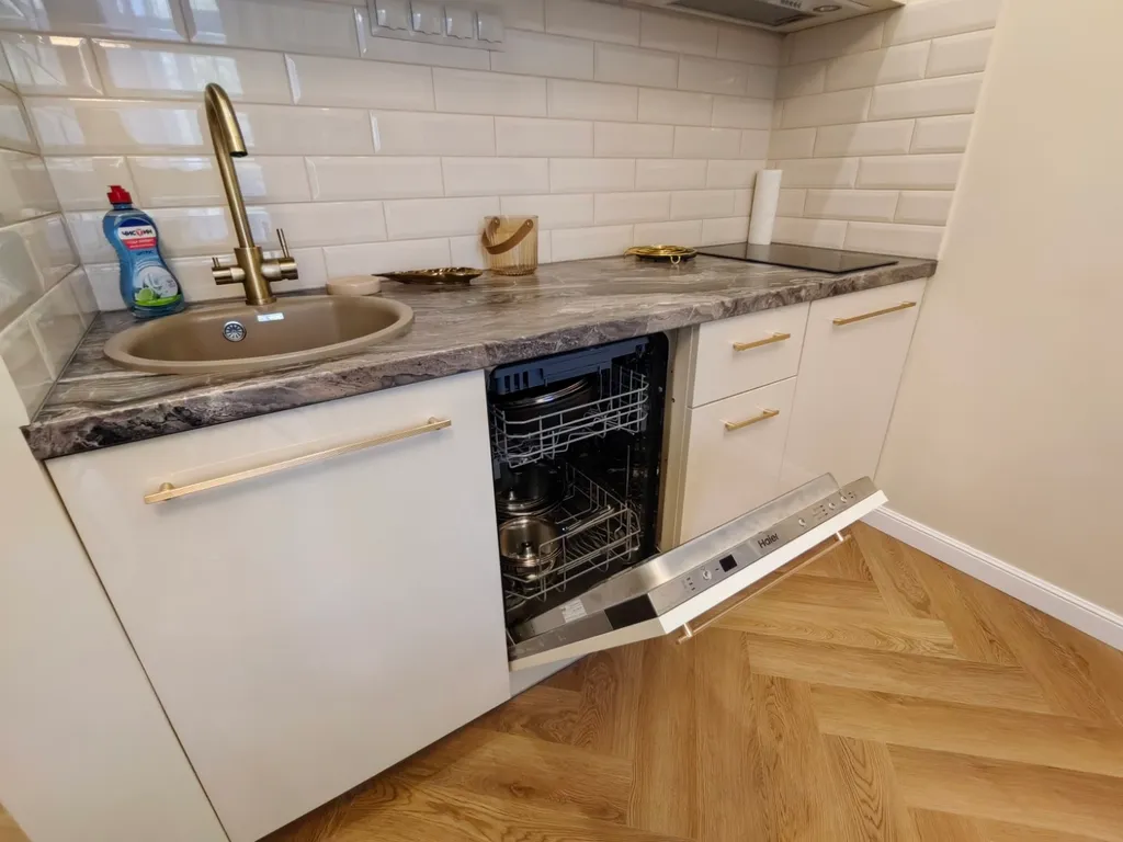 Новые двухкомнатные апартаменты West Wave рядом с бассейнами Баден СПА