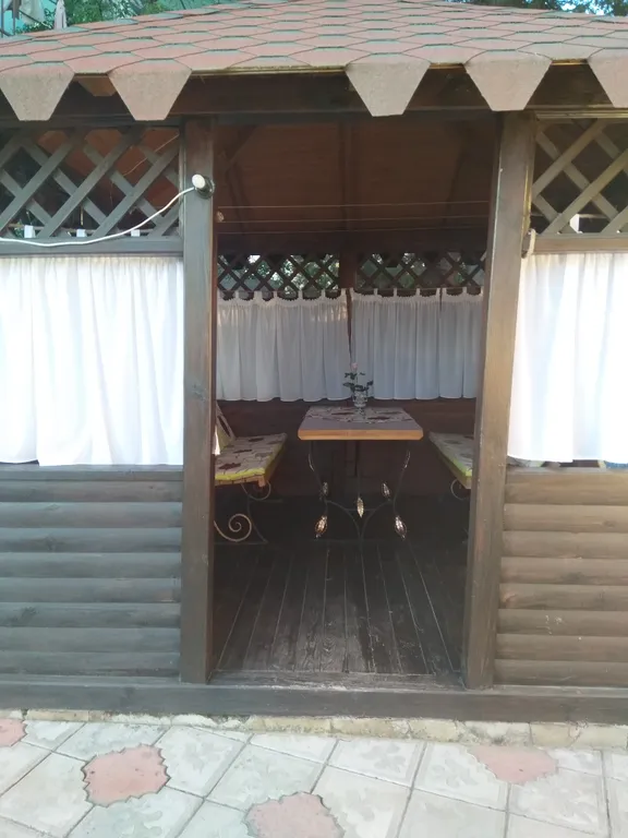 Уютная квартира со своим двориком и стоянкой