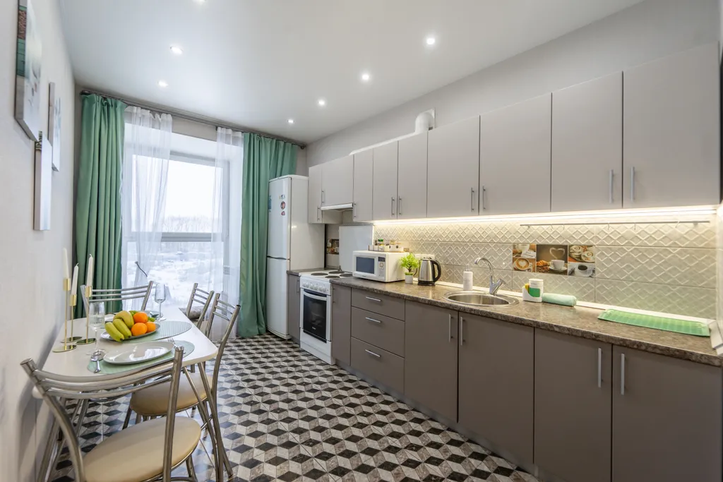 Панорамные окна в пол с потрясающим видом на закат