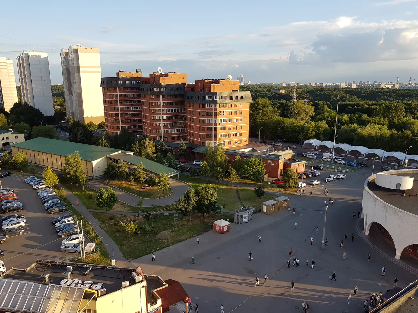 Вид из апартаментов на юг Москвы, парк