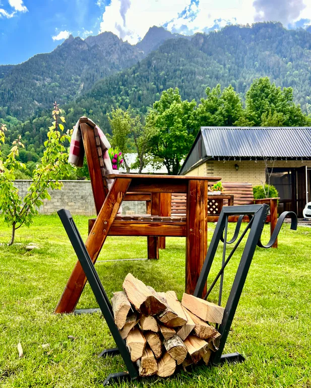 Уютный домик с видом на горы