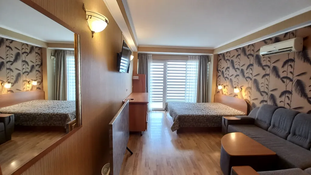 Комфортный номер Морская душа в 10 метрах от пляжа с видом на море