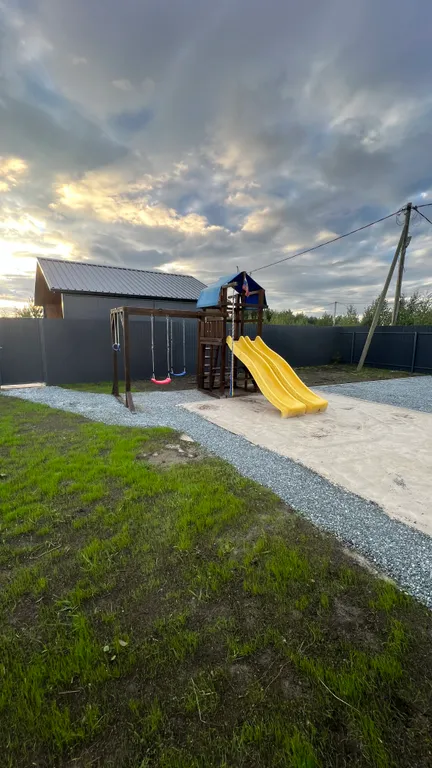 Панорамный дом с баней на дровах и чаном в окружении ёлок