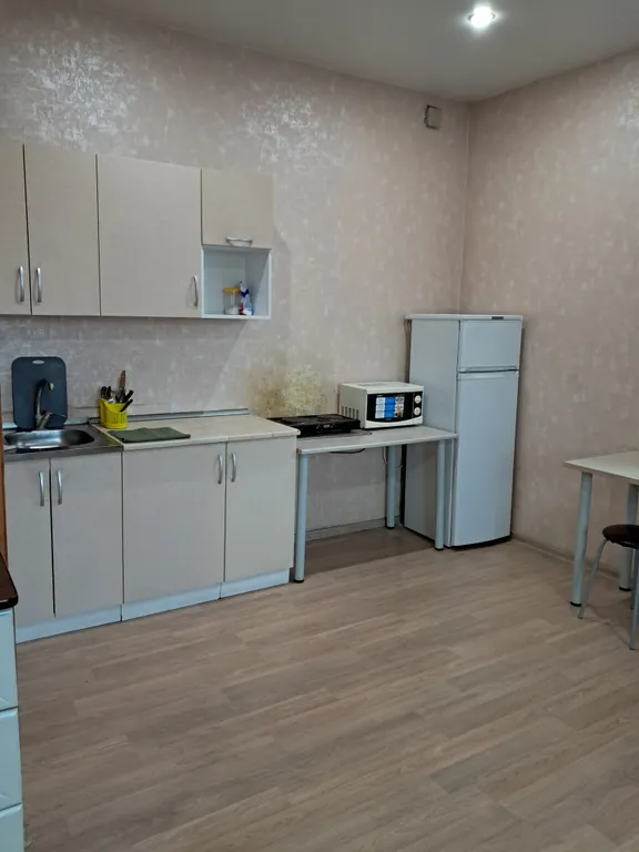 Вместительная ,45 квадратных метров, студия с собственной парковкой