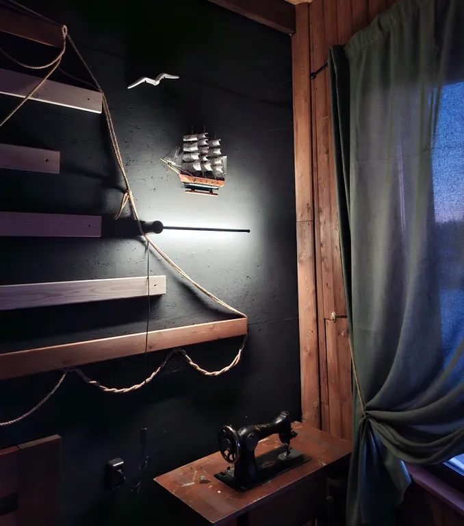 Дом с кораблем на берегу реки