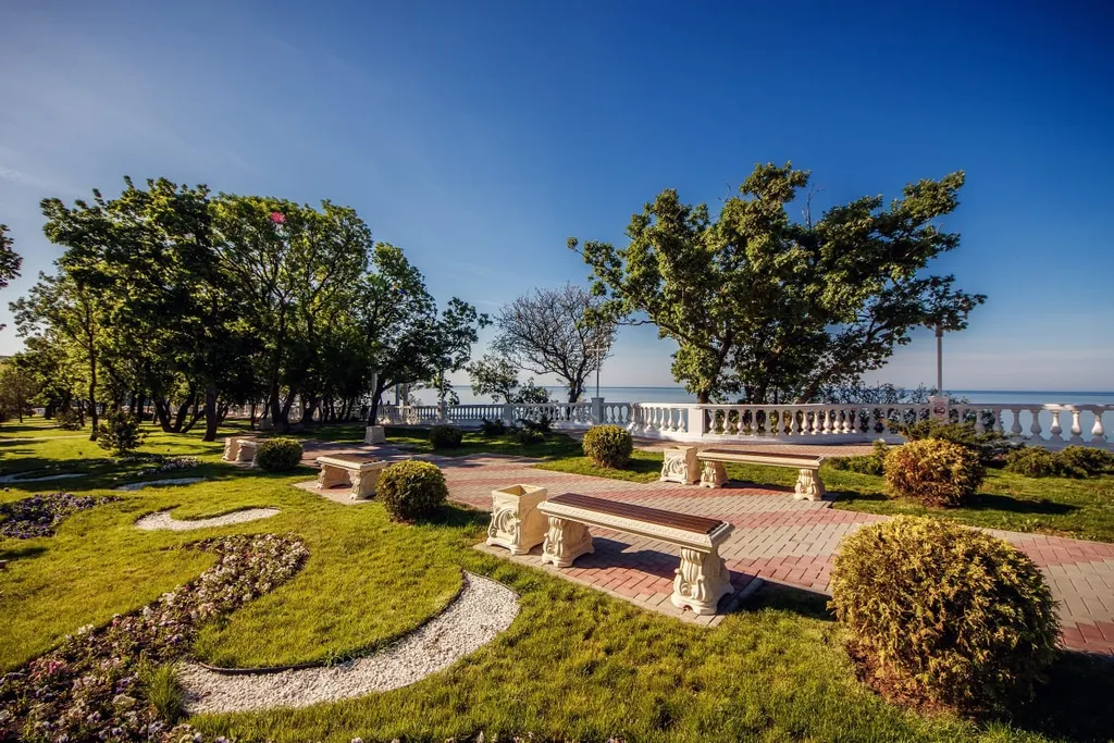 Шикарная 4-комнатная квартира у моря (Royal Apartment on Krymskaya 22)