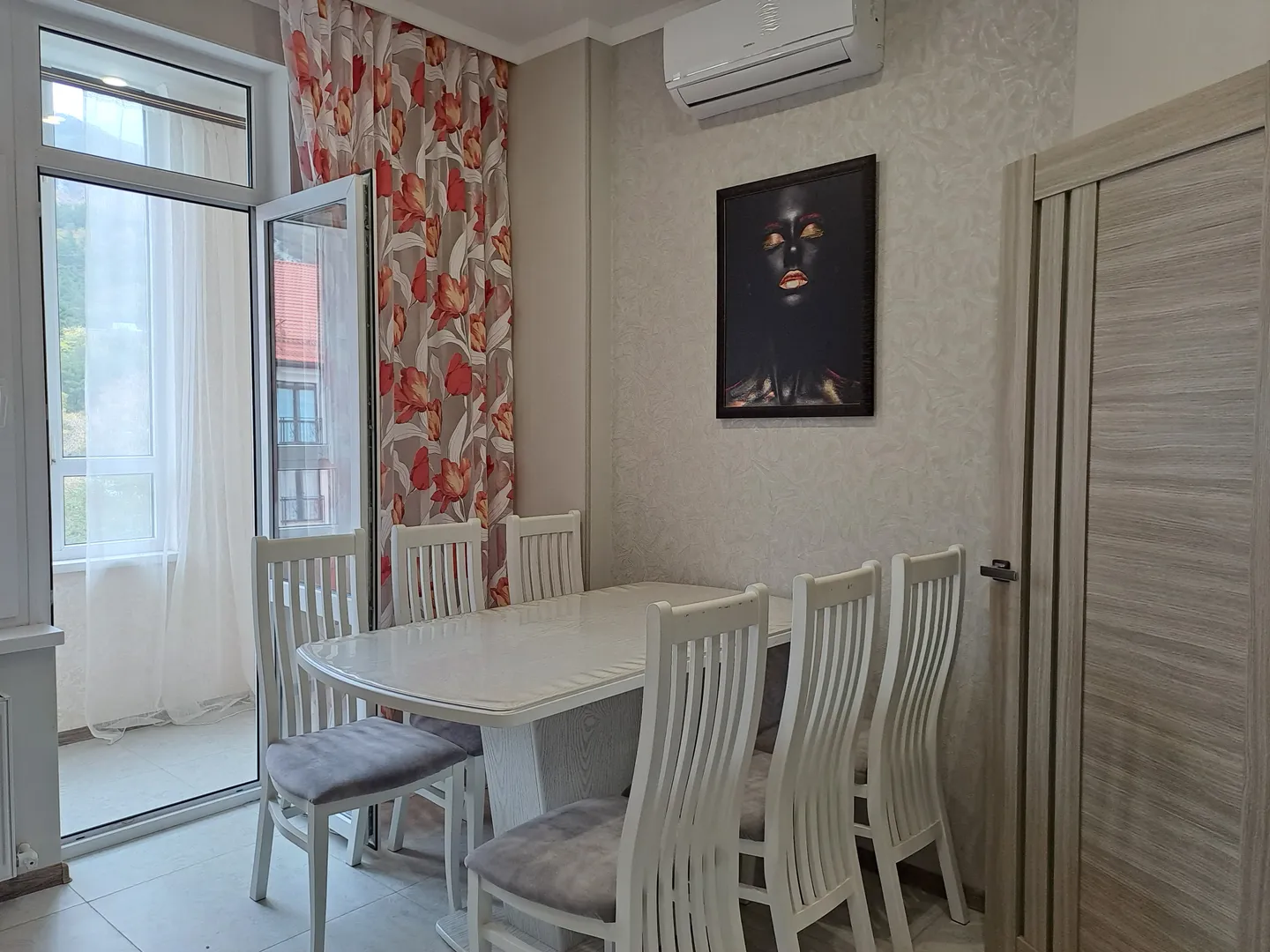 Обеденная зона на кухне Обеденная зона на кухне