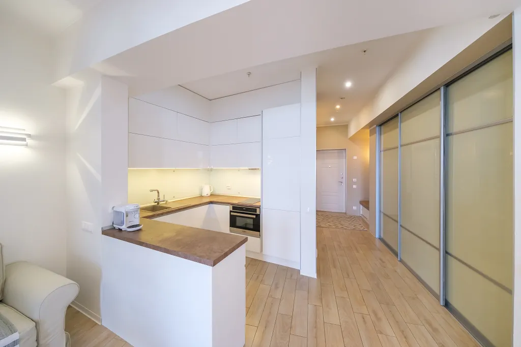 Стильная студия с видом на море