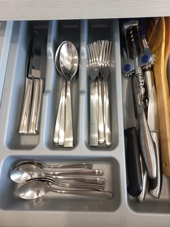 Большая, солнечная студия с перегородкой