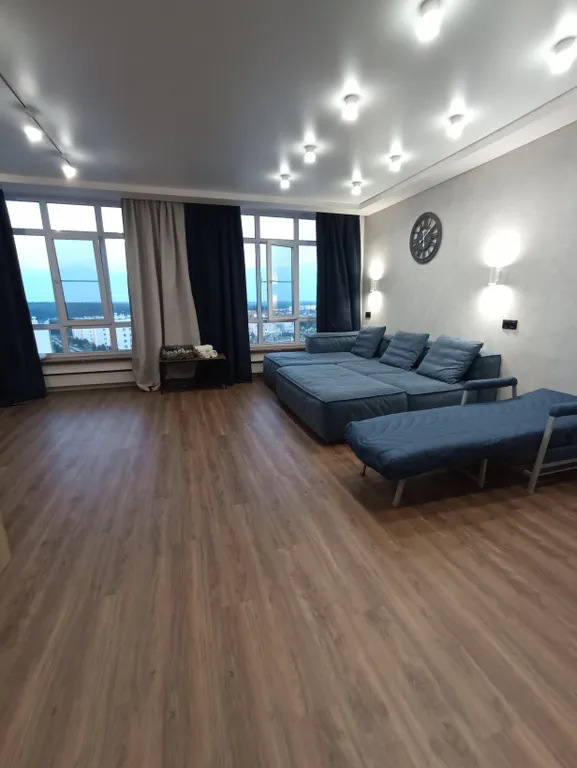 Стильная современная студия с дизайнерским ремонтом