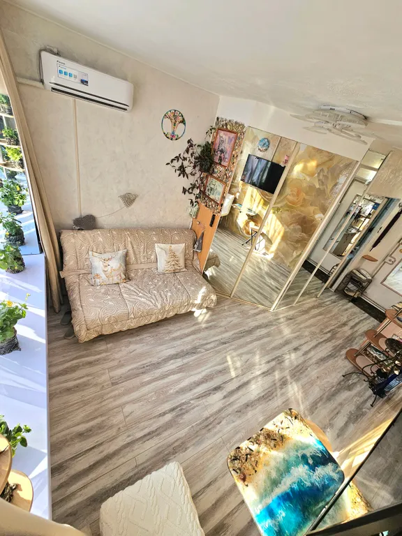 Студия почти в центре, рядом с Золотым мостом, Китайским консульством, фуникулером