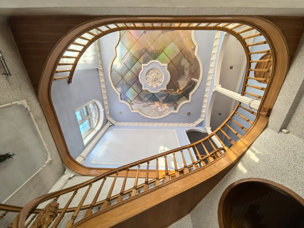 Коттедж в центре города с бассейном