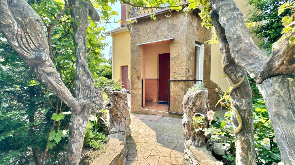 Домик с садом в Кореизе возле ялты