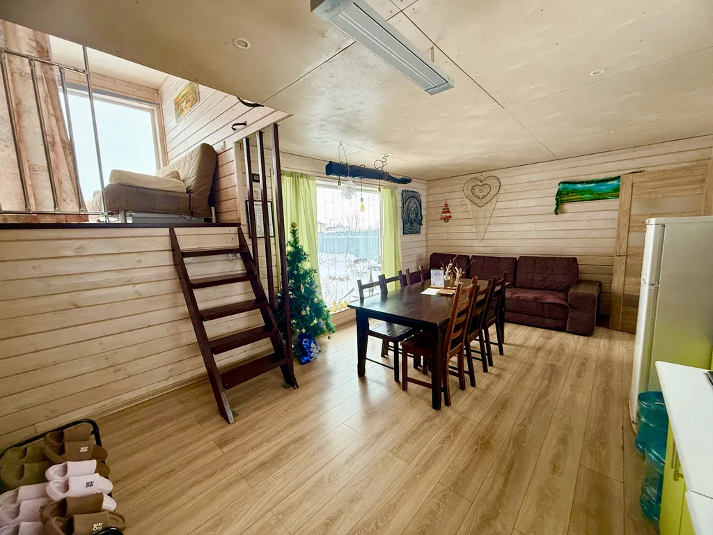 Дом с панорамными окнами на берегу озера на 6 чел с баней на територии