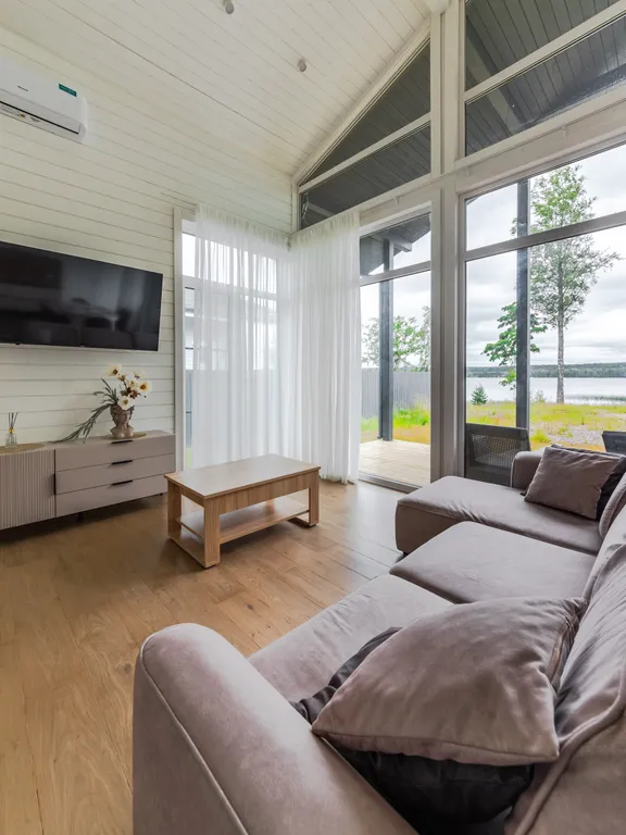 Дом с видом на озеро