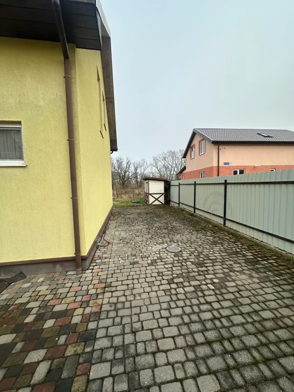 Двухэтажный гоcтeвой дoм в живoписном местe