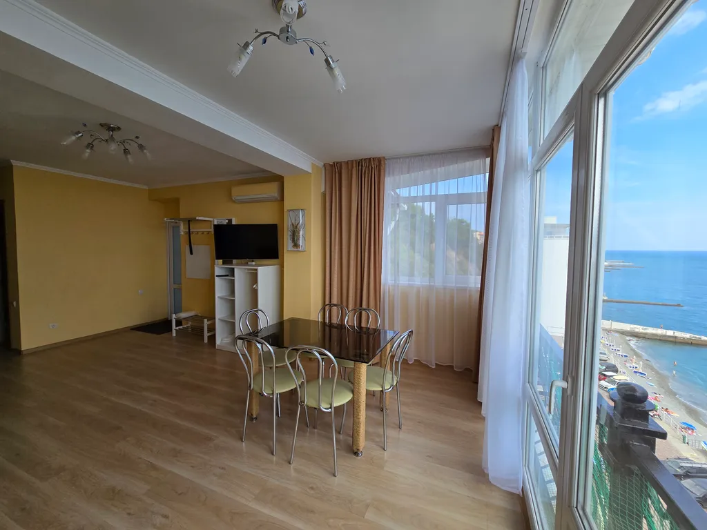 Апартамент с видом на море в эллинге Селена