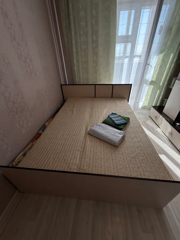 Студия 20кв.м - широкая кровать, стиралка, микроволновка, холодильник