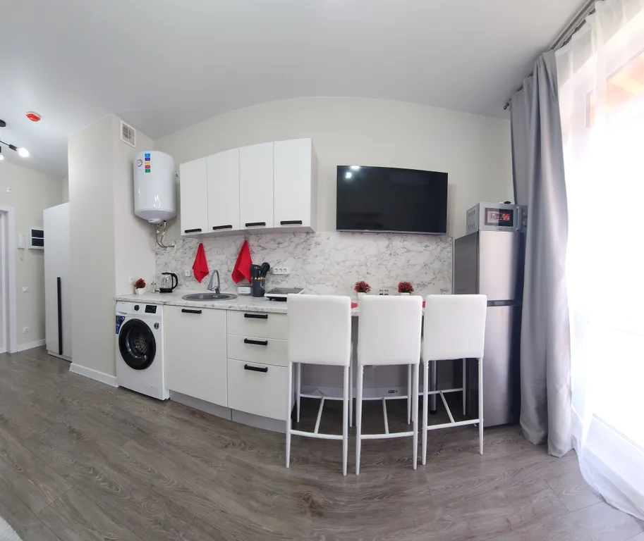 Красивая студия с видом на горы