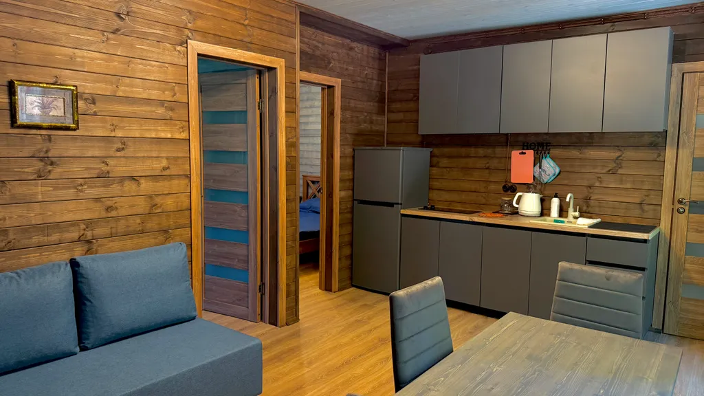 Уютный новый домик в лесу