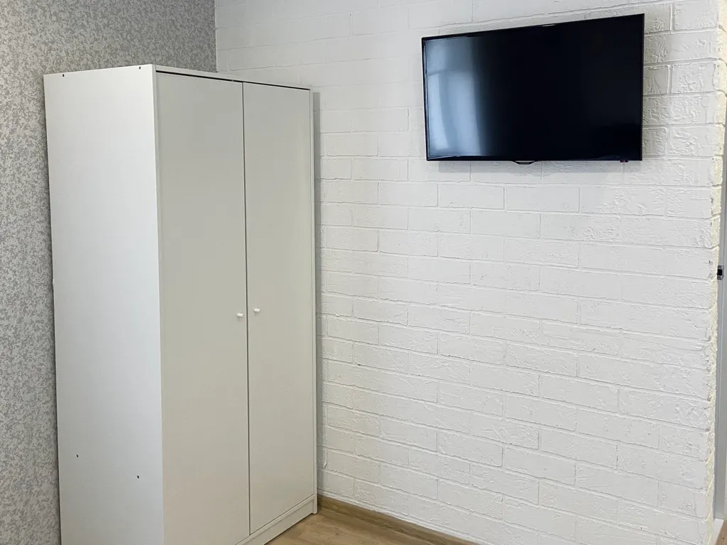 Светлая студия с двориком и парковкой