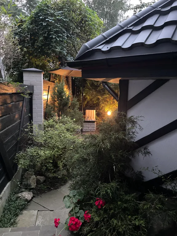 Двухуровневые апартаменты 33/3 house с камином и мангалом