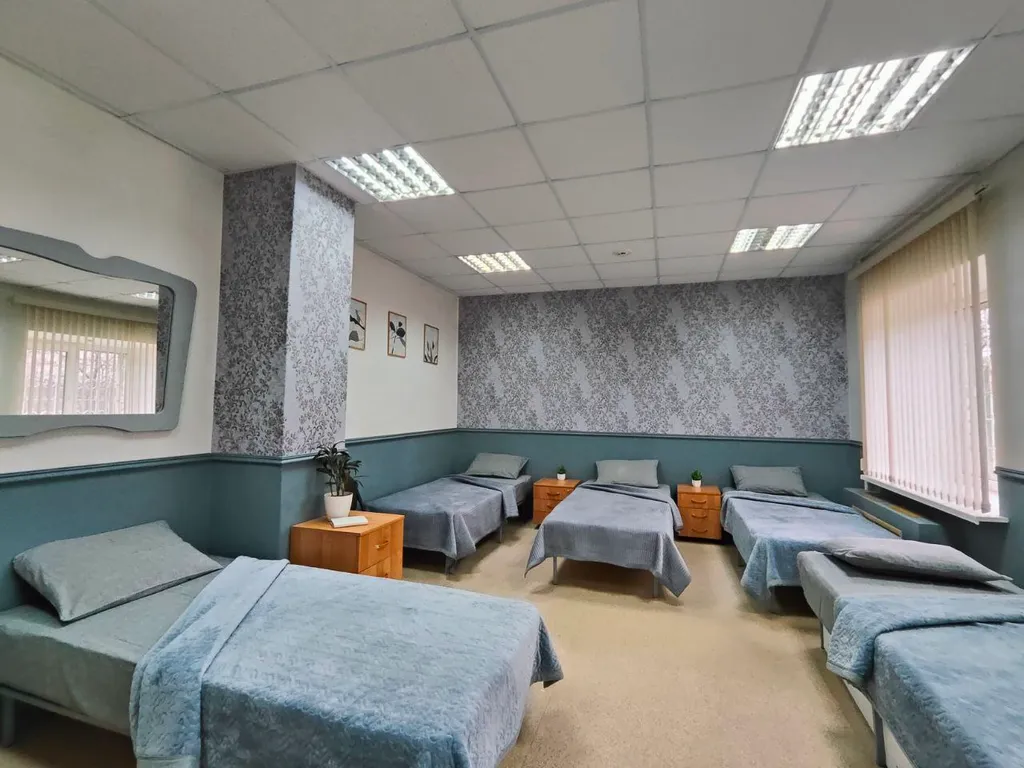 Просторная пятиместная комната