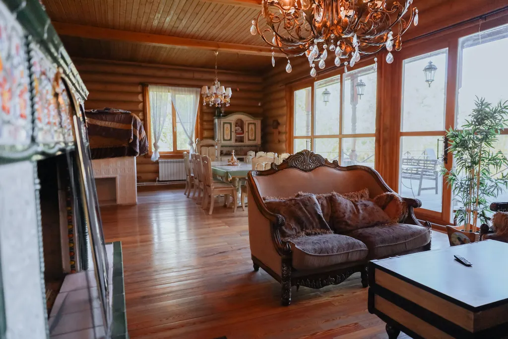 Огромная фамильная усадьба с баней на берегу водохранилища