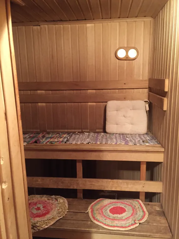 Домик в сосновом лесу