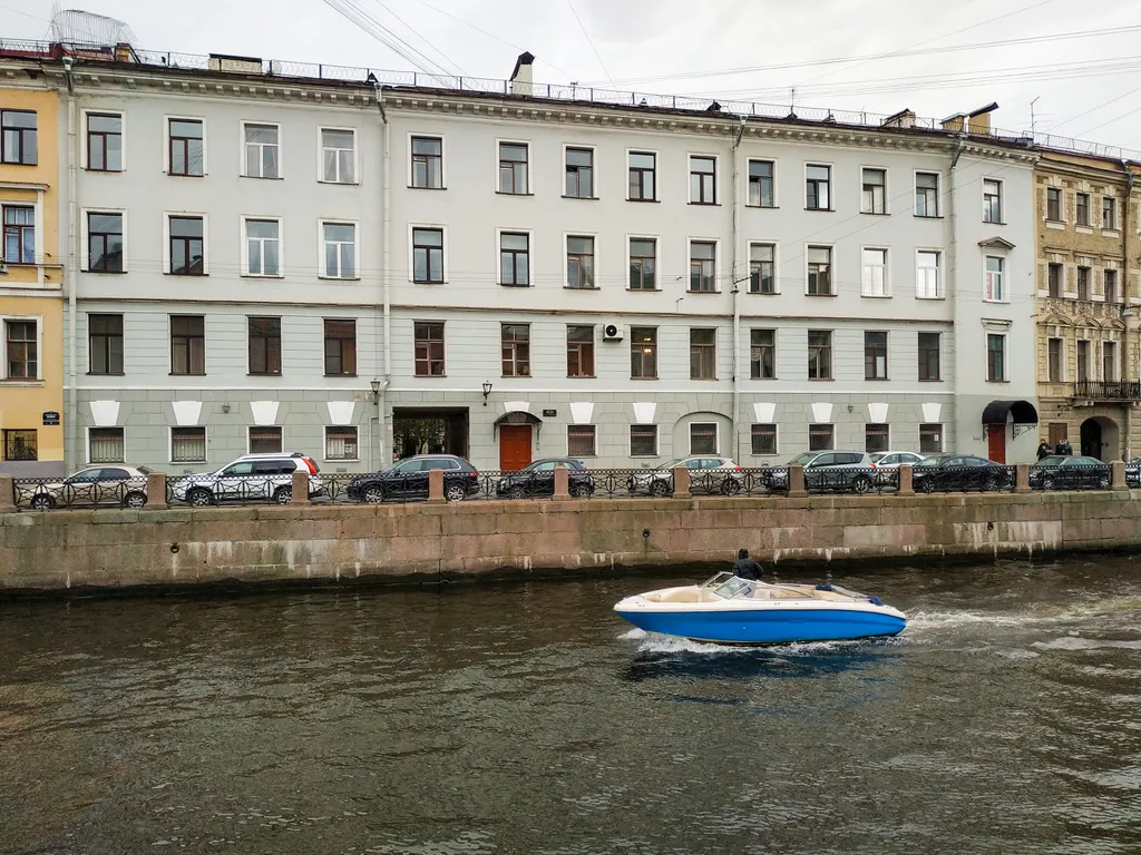 В самом центре с парковкой