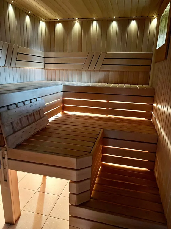 Дом N3 с сауной и камином  на берегу озера Лунное