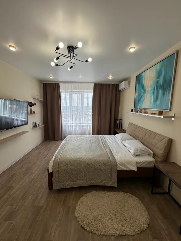 Просторная современная квартира в центре с шикарным видом на город — аренда посуточно в Батайск