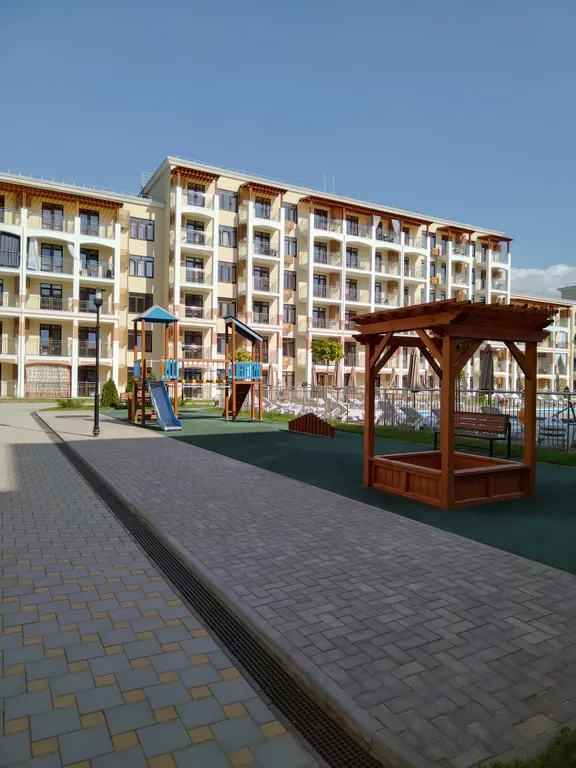 Уютная студия с террасой с видом на горы и бассейны