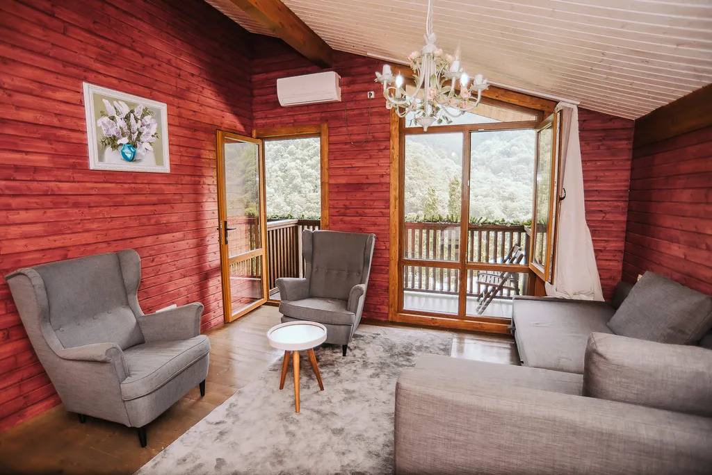 Домик в горах по дороге на Рицу